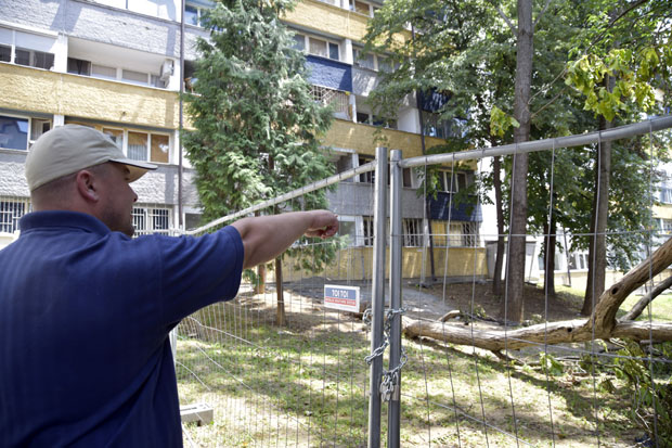 Житељи Пожешке 160 страхују да ће се зграда урушити! (ФОТО)